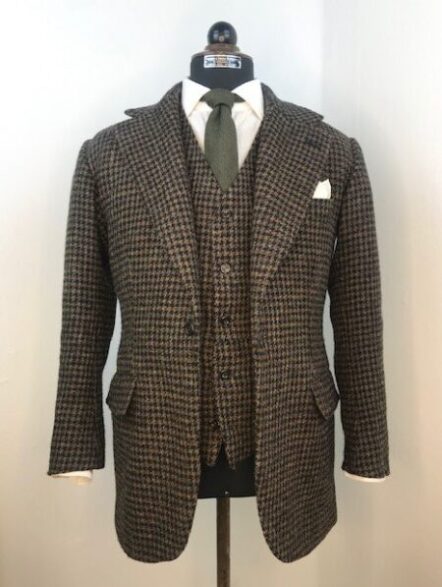 Sportscoat with matching Waistcoat in blue and orange Houndstooth tweed from Harris. Sportscoat with matching Waistcoat in blue and orange Houndstooth tweed from Harris.